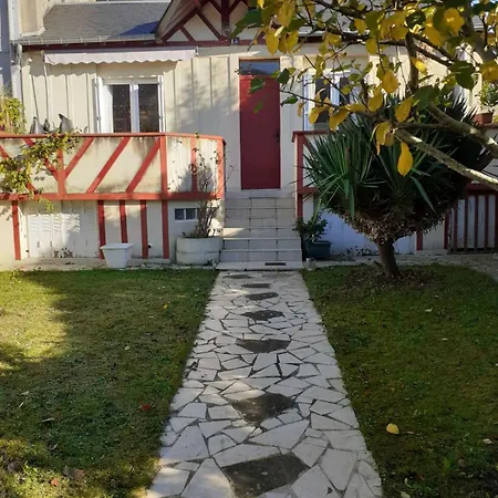 Apartman Charming Fisherman's House, 15-min Walk To The *