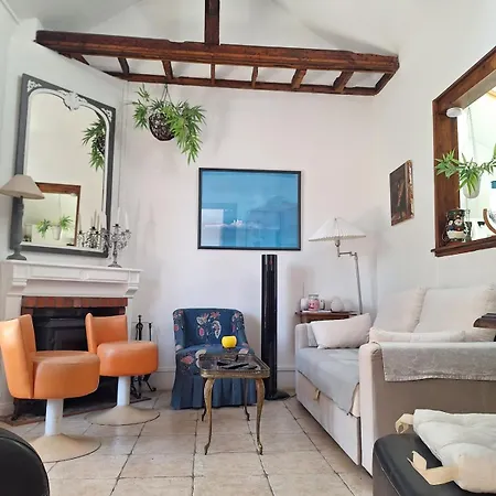 Charming Fisherman's House, 15-min Walk To The