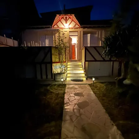 Apartman Charming Fisherman's House, 15-min Walk To The