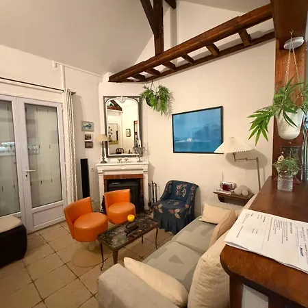 Apartman Charming Fisherman's House, 15-min Walk To The