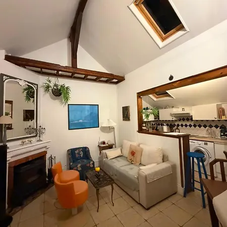 Apartman Charming Fisherman's House, 15-min Walk To The